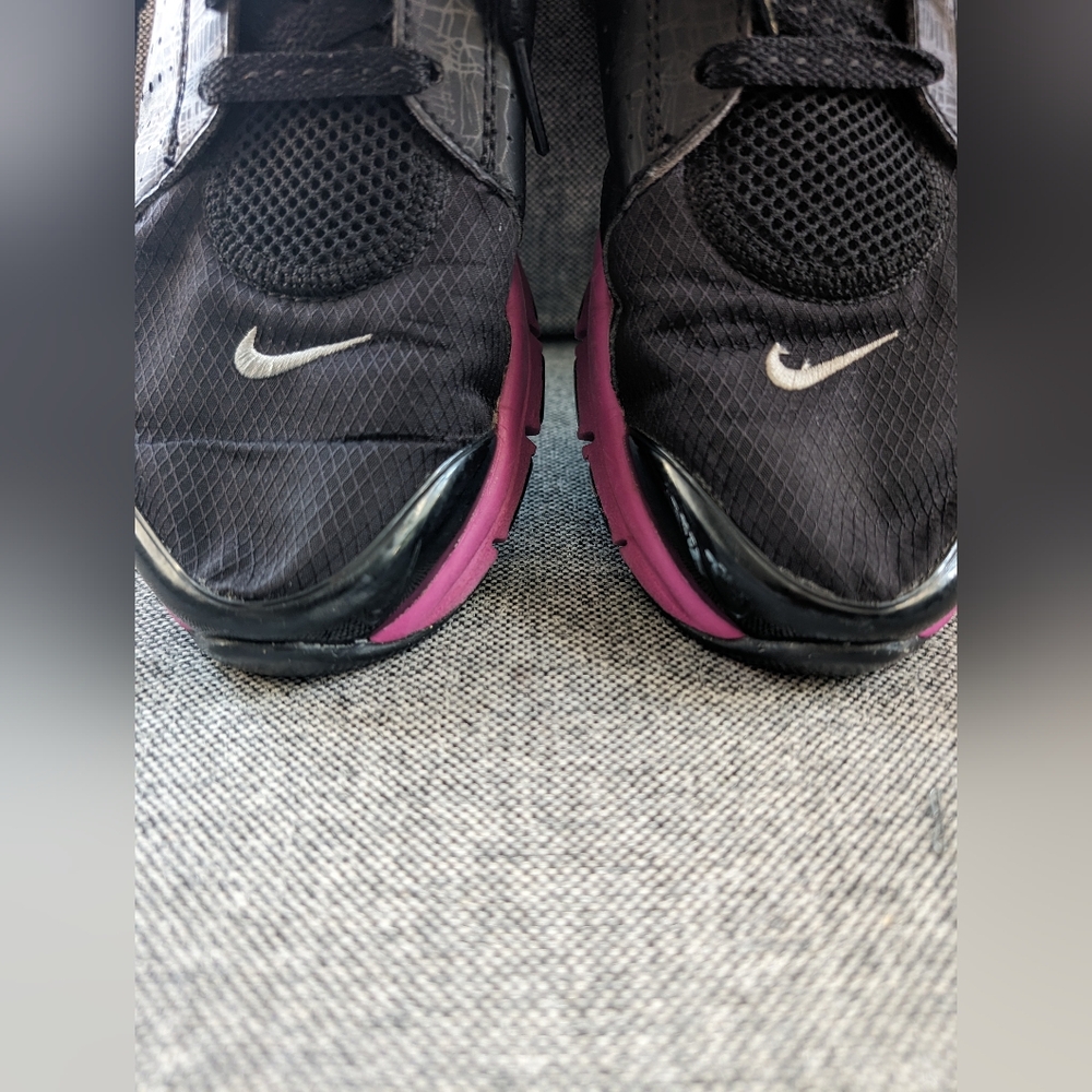 Ladies Nike Sneakers - Picture 2 of 7